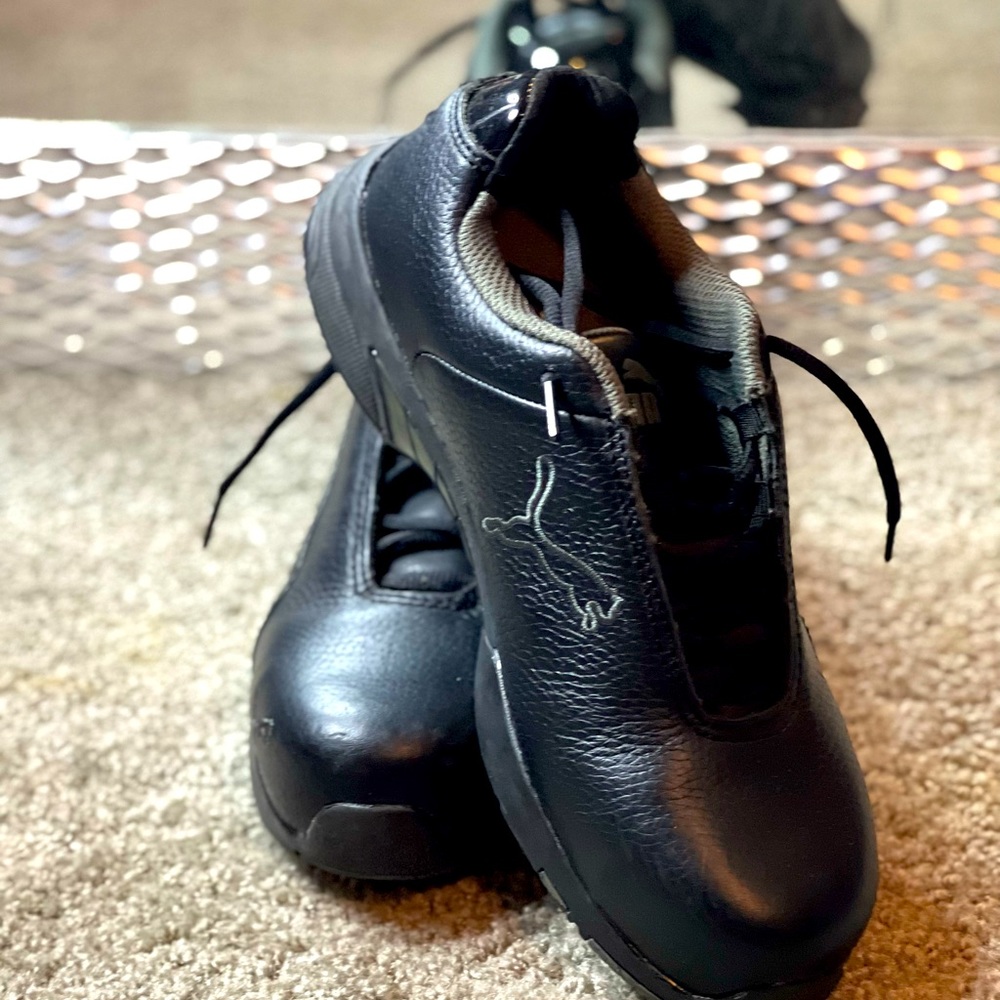 Puma 🖤 Women Steal-Toed Shoes, size 9.5  W Black 🖤
